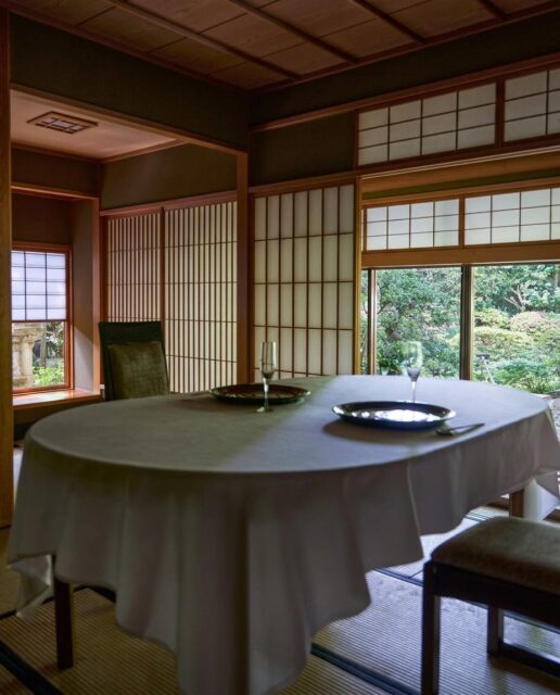料理には、味わうための空間も欠かせない。
周囲を気にすることなく、
料理と向き合う時間。
一皿ごとに移ろう季節。
出来立てだからこそ感じられる香りや温度。
胡蝶では、すべてのお食事を個室でご用意しています。
料理旅館ならではの本格加賀懐石を、
ゆっくりとご堪能ください。
ーーーーーーーーーーー
山中温泉 胡蝶
@kochou_yamanaka
ーーーーーーーーーーー
#ishikawa
