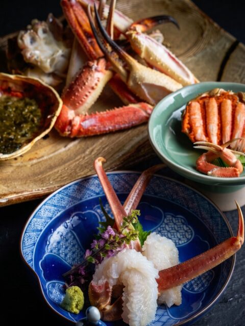 暑さがやわらぎ、
少しずつ秋の深まりを感じる頃。
これから迎えるのは、
冬の味覚を代表する「加能蟹」の季節です。
一杯ごとの状態を見極め、
その持ち味をもっとも美味しく引き出すために。
活きた加能蟹を、
蟹刺し、茹で蟹、焼き蟹など、
お好みの仕立てでお届けいたします。
ーーーーーーーーーーー
山中温泉 胡蝶
@kochou_yamanaka
ーーーーーーーーーーー