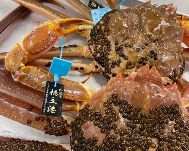 加能蟹は、
一杯ごとに個性があります。

殻の硬さや重み、
その日の身の入り具合。

料理長がその蟹を見定めるところから、
料理は始まっています。

ーーーーーーーーーーー

山中温泉 胡蝶
@kochou_yamanaka

ーーーーーーーーーーー